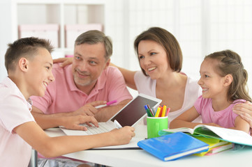 Obraz premium Portrait of big happy family doing homework
