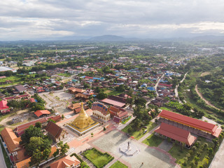 Obraz premium Aerial View of city of Kamphangphet with Wat Phra Borommathat Jadeeyaram in Kamphangphet Thailand