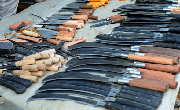selling sharp weapons in the Aceh market