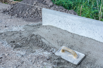 Bordsteinkante setzen mit Richtschnur