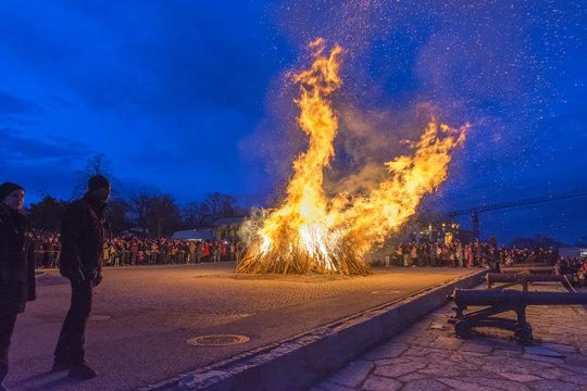Det flammande Valborgsm&auml;ssob&aring;let p&aring; Skansen i Stockholm