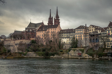 Fototapeta na wymiar Basel am Flussufer