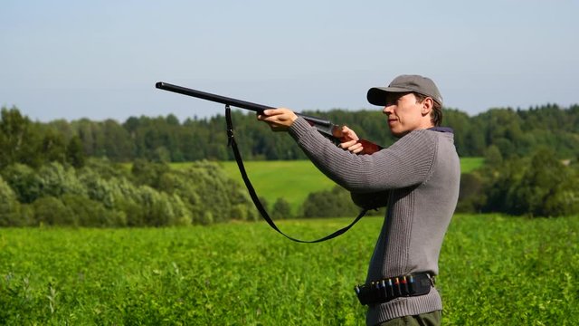 Hunter shoots from a hunting rifle. Natural sound