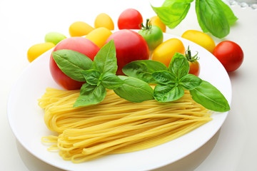 バジル　パスタ　トマト