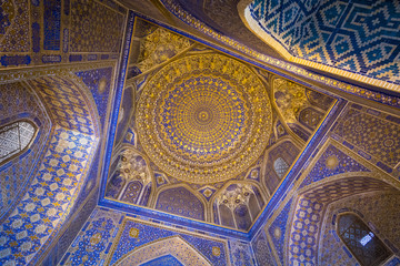Fototapeta na wymiar Interior of Tilya Kori Mosque and Madrasah located in Registan Square, in Samarkand, Uzbekistan.