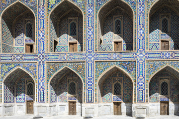 Fototapeta na wymiar Fragment of Registan Square Mosque and Madrasah complex in Samarkand, Uzbekistan