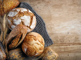 Gordijnen diverse vers gebakken brood © Mara Zemgaliete