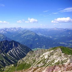 
Blick vom NEBELHORN über Oberstdorf auf die Allgäuer Alpen ( Bayern )
