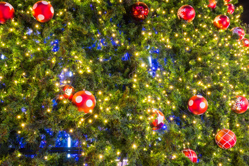 Obraz na płótnie Canvas Decorative Christmas balls and Christmas tree with light