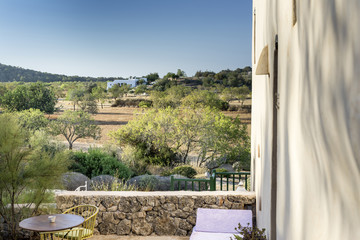 Terrasse einer Finca auf Ibiza