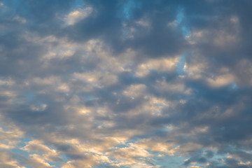 Fototapeta premium Golden cloud before sunset