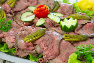 plat de rôti de boeuf cuit