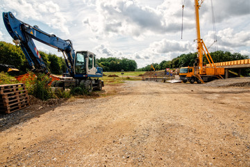 baustelle mit kran