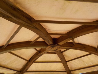 coperto tetto di legno