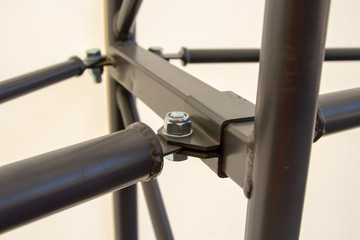 Connection of transverse stabilization posts with vertical metal posts. Installation of external metal structures. Technical solutions for the installation of structures.