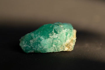 Emerald raw form