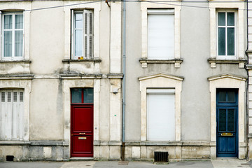 Obraz na płótnie Canvas Symmetrical facade of french building at the old town