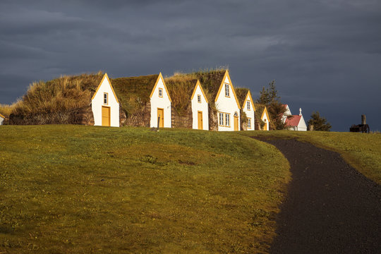 Houses with straw roofs in dale