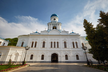 Fototapeta na wymiar The Sviato-Pokrovska Church of the Svyatogorsk Lavra