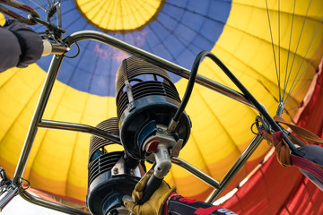 Obraz premium Low angle of fire while fuel in a hot air balloon