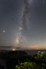 あいあい岬から月光が残る西の空と夏の天の川