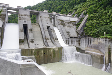 黒部川水系唯一のダム