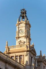 Fototapeta na wymiar Torre campanario en el ayuntamiento de Valencia. España