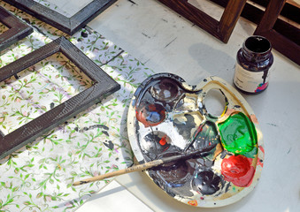 Coloration of the photo frames in black