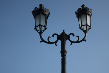 Fototapeta na wymiar Antike Doppellampen