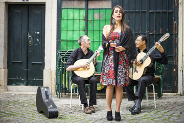 Fado band performing traditional portuguese music in Alfama, Lisbon, Portugal - obrazy, fototapety, plakaty
