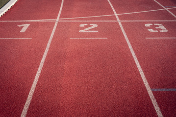 Ziel auf Tartanbahn in Stadion