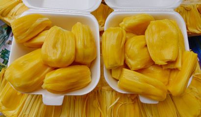 Jackfruit for sale at market © Phuong