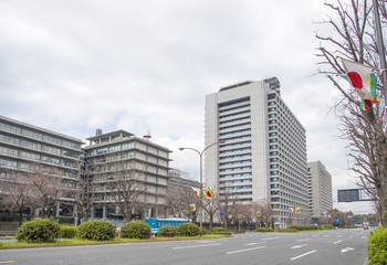 桜田通りと総務省・外務省の庁舎（東京都千代田区）