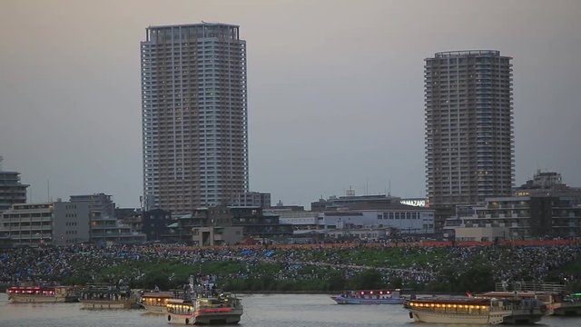 日本の花火大会前