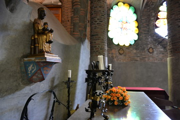 コロニア・グエル教会