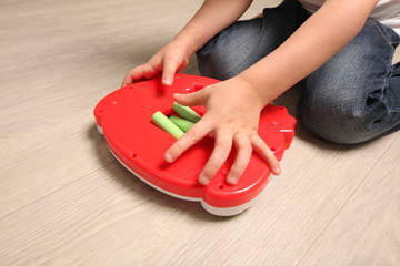 child hand insert batteries toy