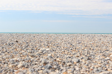 plage de galets en normandie