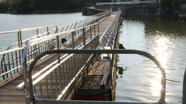 浮き橋 Images – Browse 84 Stock Photos, Vectors, and Video | Adobe Stock
