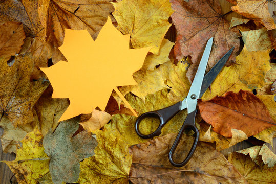 tinker autumn decoration of maple leaves