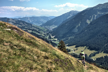 Fototapeta na wymiar Mountainbiking in Saalbach - Hinterglemm