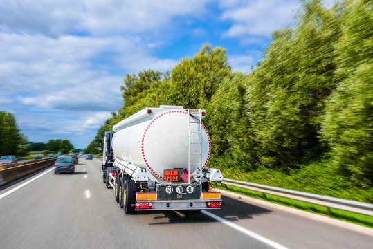 135 Best Camion Citerne Images Stock Photos Vectors Adobe Stock