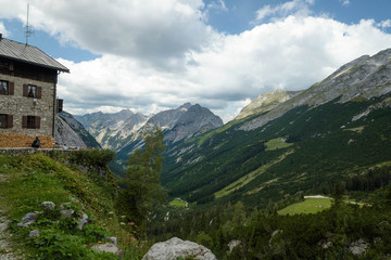 Fototapeta na wymiar Panoramablick vom Karwendelhaus
