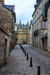 Naklejka na ściany i meble Blich auf die Mittelalterliche Burg in Vitré (Ille-et-Vilaine) und die Gassen der Altstadt