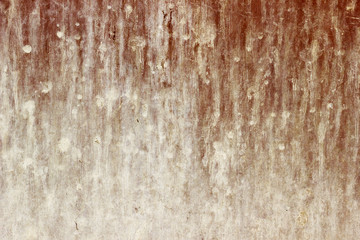 лист металла с нанесенной краской с разводами и грязными пятнами