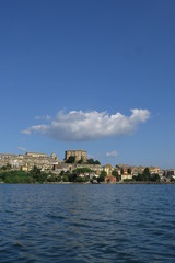 Fototapeta na wymiar Rocca farnese di Capodimonte sul lago di Bolsena