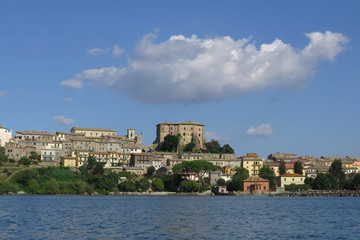 Fototapeta na wymiar Centro storico di Capodimonte sul lago di Bolsena