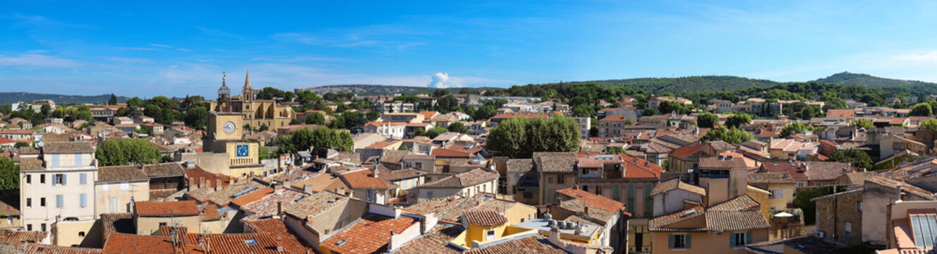 Fototapeta Panoramic view of Salon de Provence , South of France.