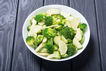 Green salad with avocado