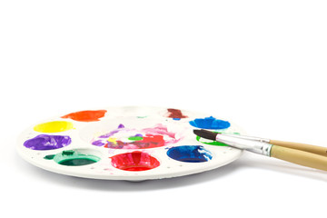 Obraz premium paintbrush lies on the palette with paints on white background