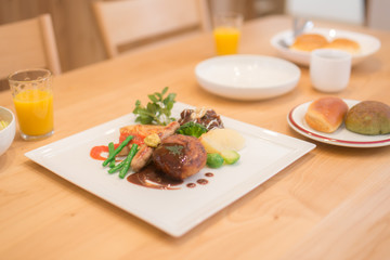 ハンバーグ・ウインナーなどの盛り合わせ・ごちそう